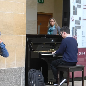 久久久精品强奸視頻
